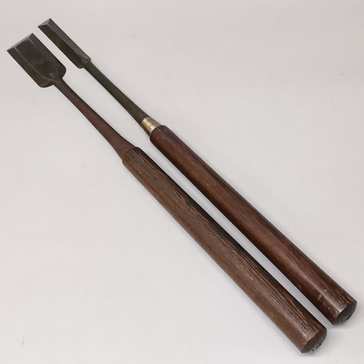 2本まとめ 啓寿銘 突き鑿 黒檀柄 全長約63.5cm ノミ つき 2本まとめ 啓寿銘 突き鑿 黒檀柄 全長約63.5cm ノミ つき
