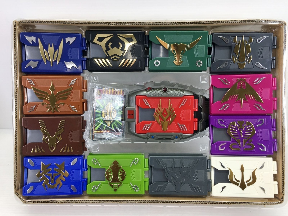 □【同梱A】【中古】仮面ライダー龍騎 変身ベルト Vバックル 13 □【同梱A】【中古】仮面ライダー龍騎 変身ベルト Vバックル 13