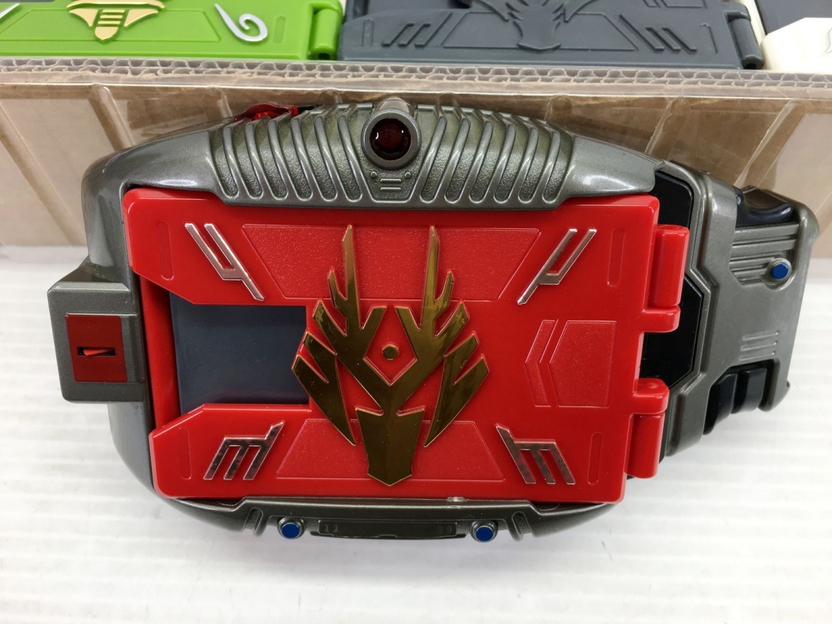 □【同梱A】【中古】仮面ライダー龍騎 変身ベルト Vバックル 13 □【同梱A】【中古】仮面ライダー龍騎 変身ベルト Vバックル 13