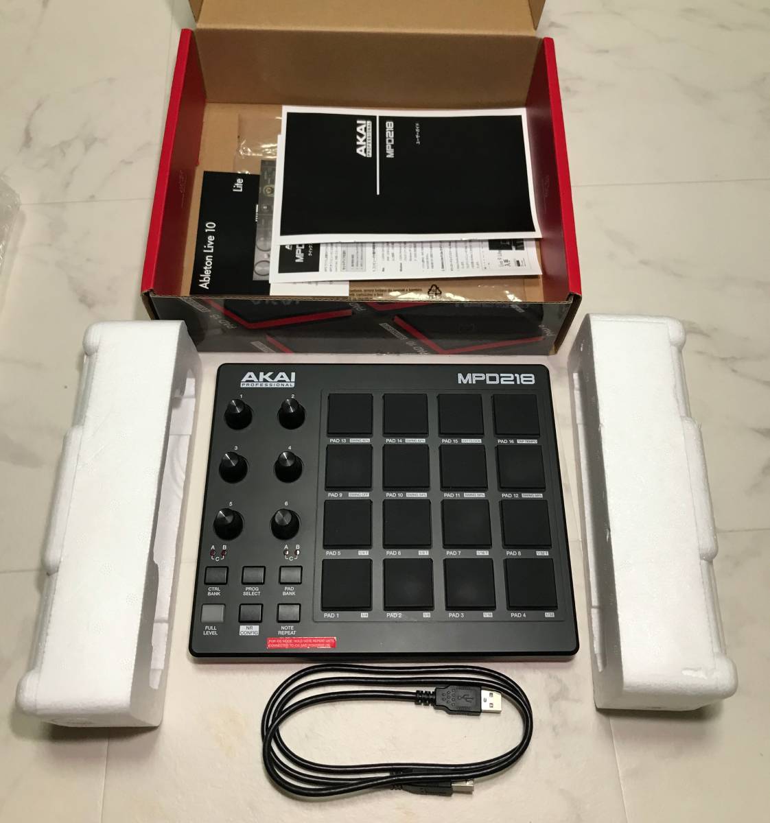 高い品質 AKAI Professional MPD218 USB - MIDIパッドコントローラー