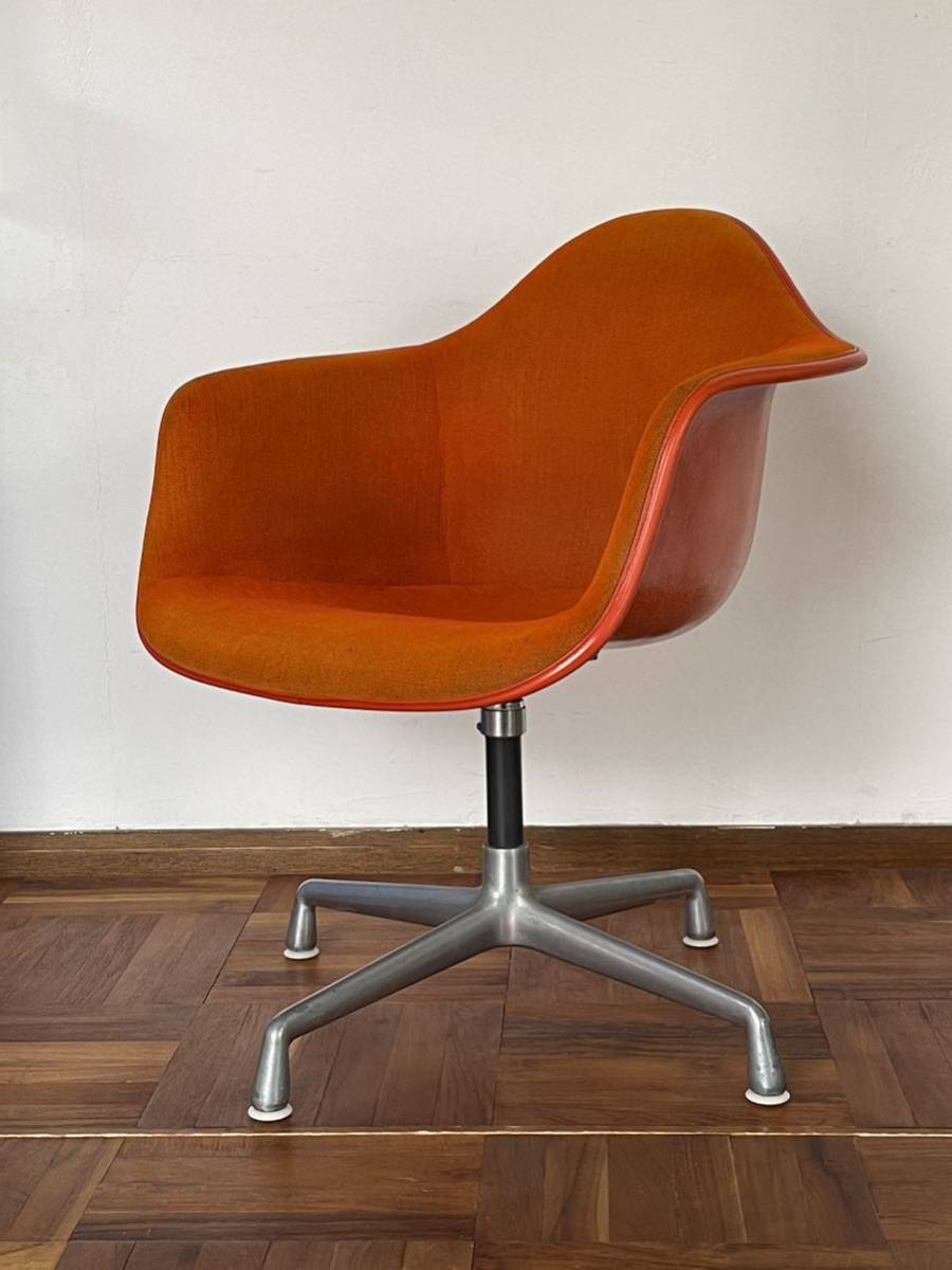 Herman Miller Herman Miller Vintage Eames arm ракушка стул orange универсальный основа lounge Mid-century 