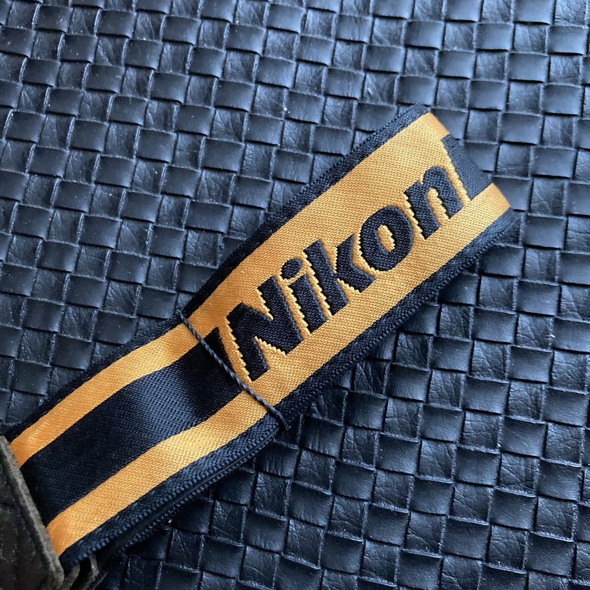 【送料無料】Nikon ニコン カメラ ストラップ リベット 黄色(イエロー)×黒色(ブラック) 鋲留め ボーダー ビンテージ 1の画像2