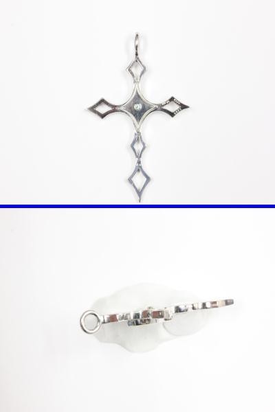 ○新品同様 クロス 十字架 0.3ctダイヤペンダントトップ 18K