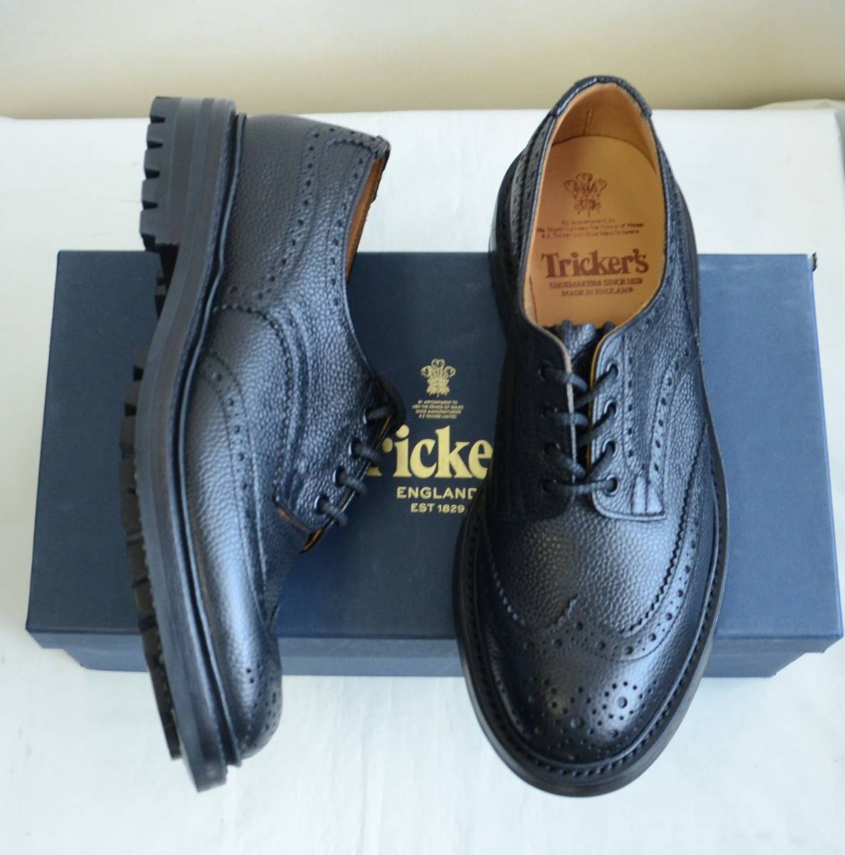  unused Britain made Tricker's scotch grain derby wing chip black leather shoes UK 8