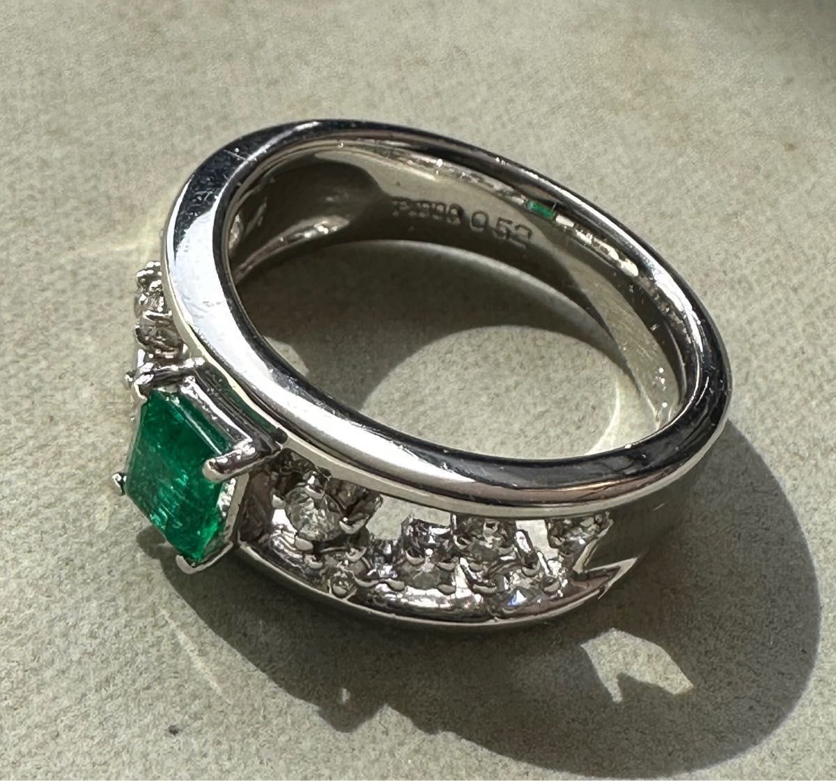 プラチナ エメラルド ダイヤ リング 0.52ct | noonanwaste.com