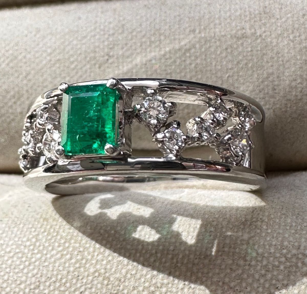 プラチナ エメラルド ダイヤ リング 0.52ct | noonanwaste.com