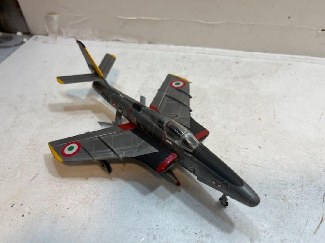 ITARELI イタレリ プラモデル 1/72 RF-84F サンダーフラッシュ 全塗装完成品_画像2