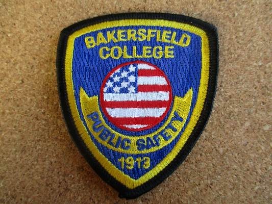 90s BAKERSFIELD COLLEGE PUBLIC SAFETY ビンテージ 刺繍 ワッペン /セキュリティー 警備員 警備 警察 POLICE ポリス アメリカ USA パッチ_画像1