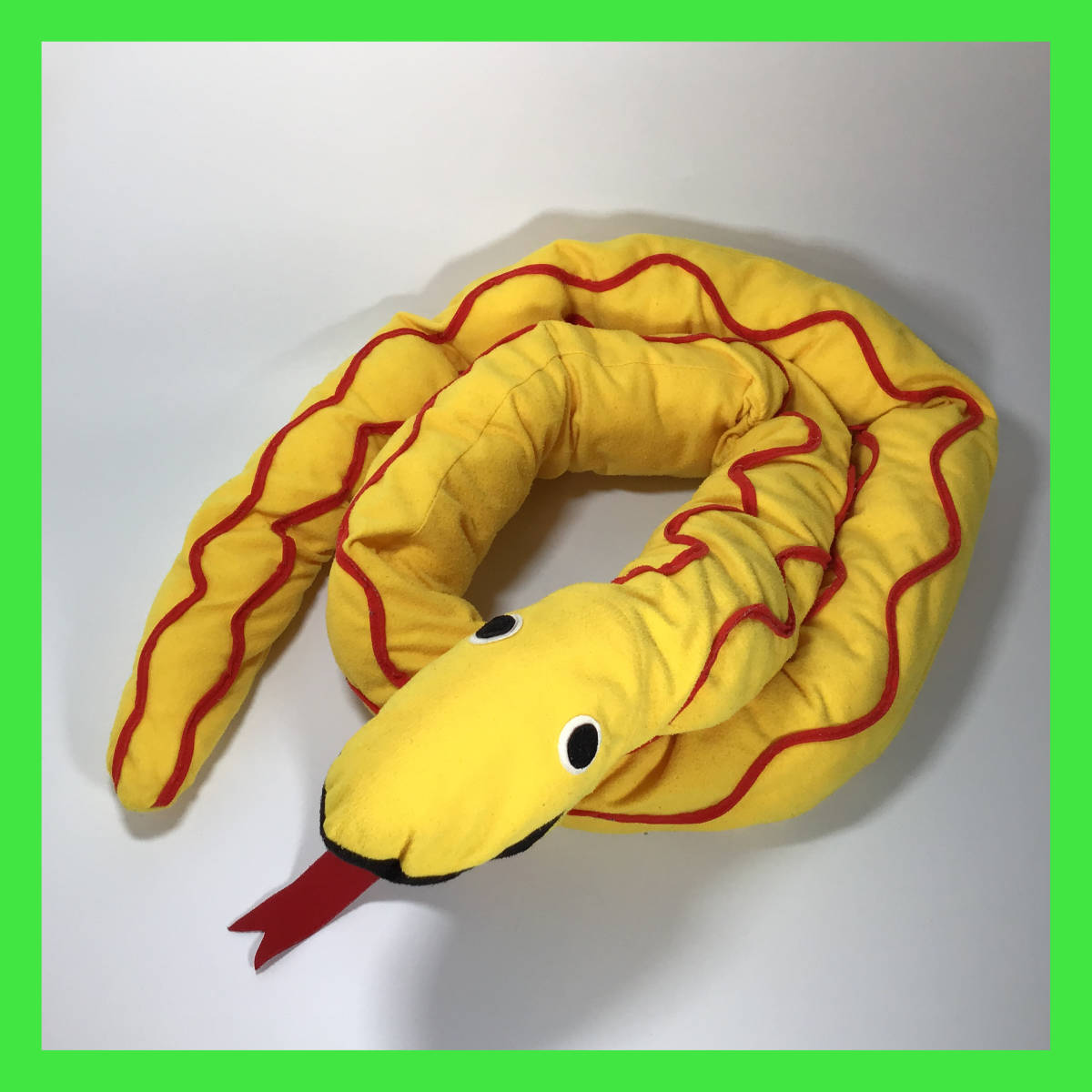 N-2480☆ 黄色いヘビ　※布タグ欠損　ぬいぐるみ　動物　へび　ヘビ　商品タグ無し_画像1