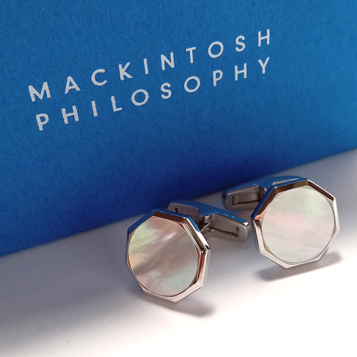 【mpc4】MACKINTOSH PHILOSOPHY マッキントッシュフィロソフィー カフス カフリンクス シルバー×白蝶貝 ヘキサゴン シェル 定価14,300円_画像1