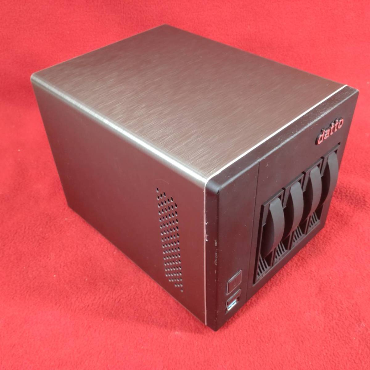 ① Datto ビジネス 4ベイ ネットワーク ストレージ S3B2000 4 Bay 3.5" NAS Intel Xeon D-1521 2.4GHz RAM SSD HDD バックアップ_画像3