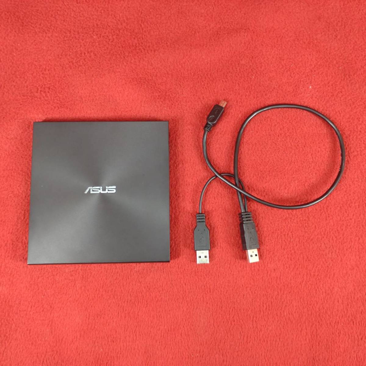 動作品 エイスース ASUS 外付け DVDドライブ SDRW-08U9M-U ウルトラスリム型 外部DVD 2019年製 PC周辺機器 ZenDrive U9M 光学ドライブ_画像1