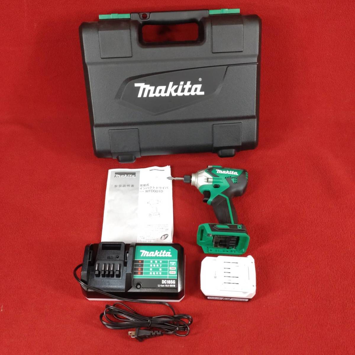 動作品 マキタ MAKITA 充電式インパクトドライバー MTD001D セット 充電器 バッテリー 取扱説明書 14.4V 工具 電動工具 木工_画像1