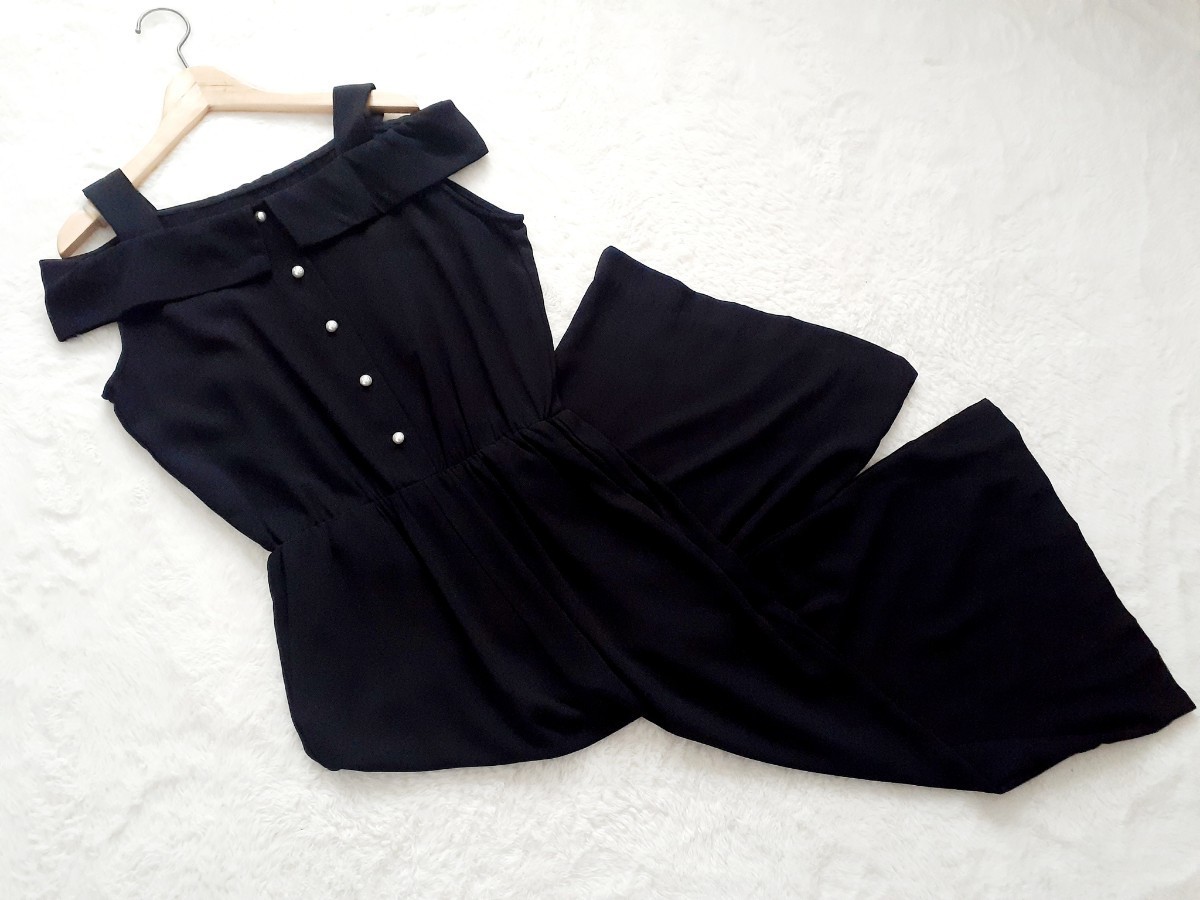  free postage *INGNI/ wing * wonderful open shoulder * pretty pearl style button * overall pants * black *M