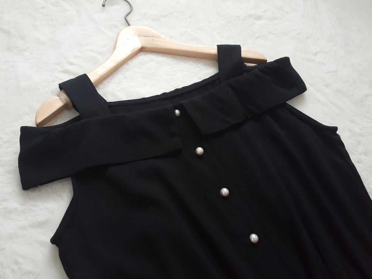  free postage *INGNI/ wing * wonderful open shoulder * pretty pearl style button * overall pants * black *M