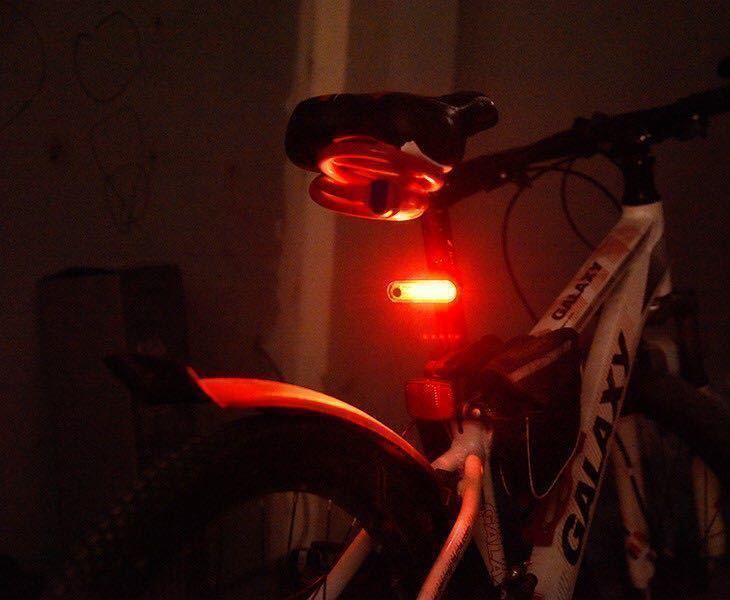 転車用 LED テールライト セーフティーライト リアライト USB電池式 コンパクト 軽量 防水 工具不要で取り付け　自転車テールライト_画像5