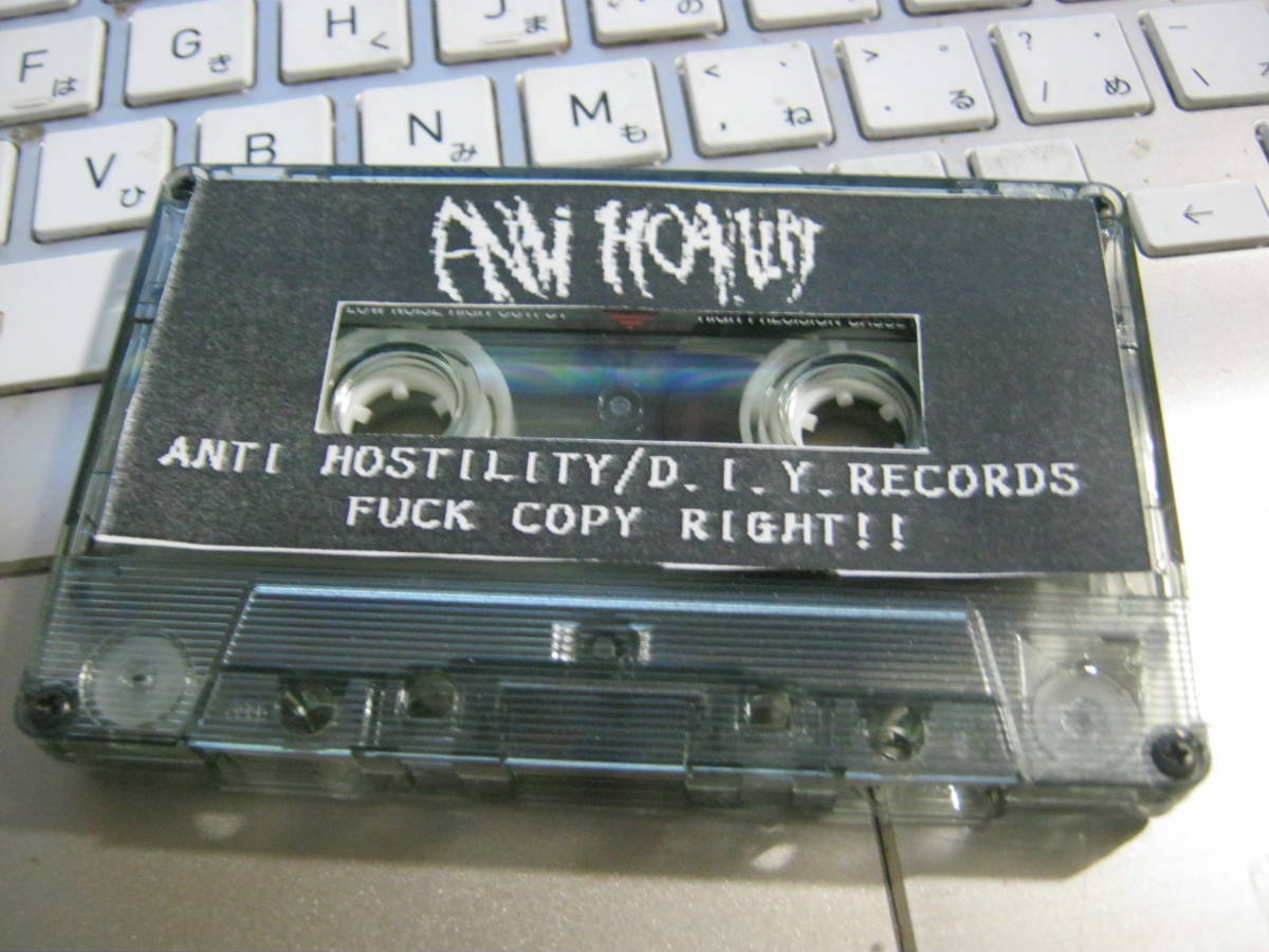 ANTI HOSTILITY : FEAR OF CONFORM / sraj na system i wolnym badz Split cassette tape Neuropathia