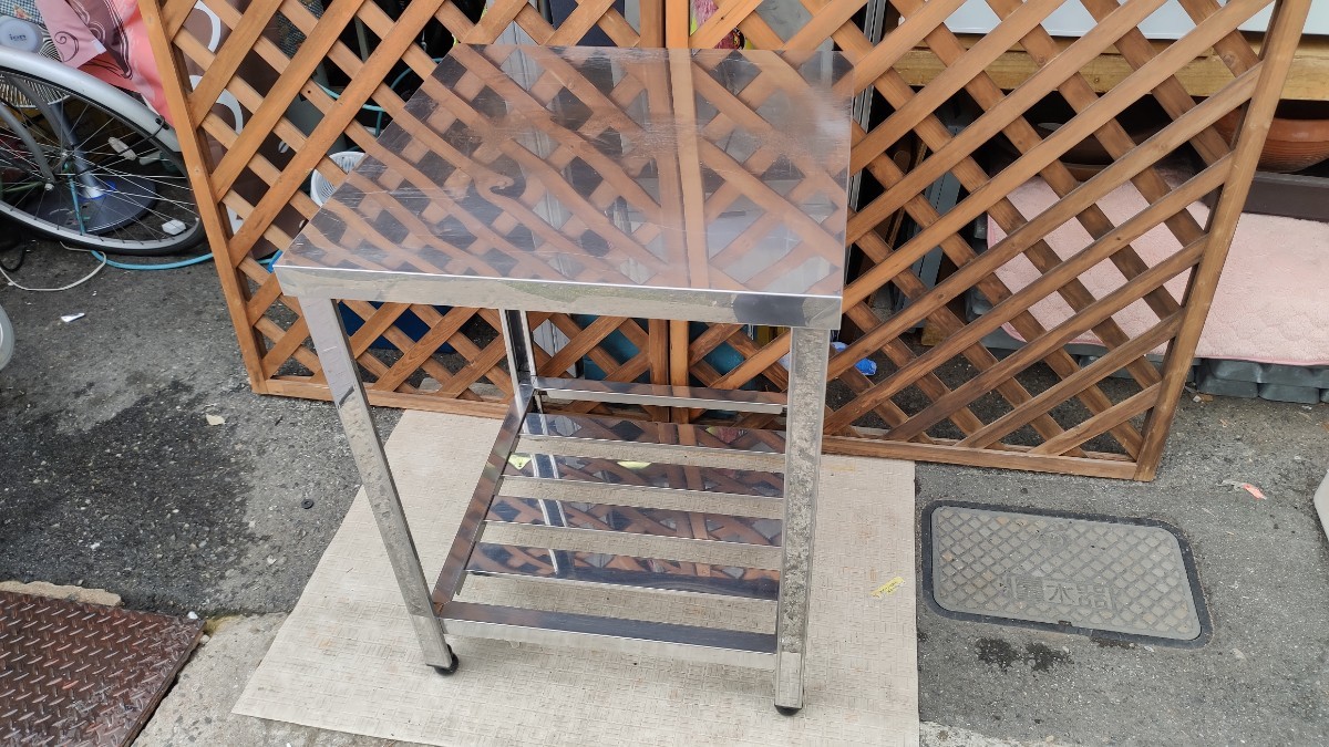 季節のおすすめ商品 下段H15㎝ H79~82×W60×D60㎝ ステン台 作業台 業務用 ★ステンレス 正方形 店舗★ 調理 厨房 作業台 季節のおすすめ商品 下段H15㎝ H79~82×W60×D60㎝ ステン台 作業台 業務用 ★ステンレス 正方形 店舗★ 調理 厨房 作業台