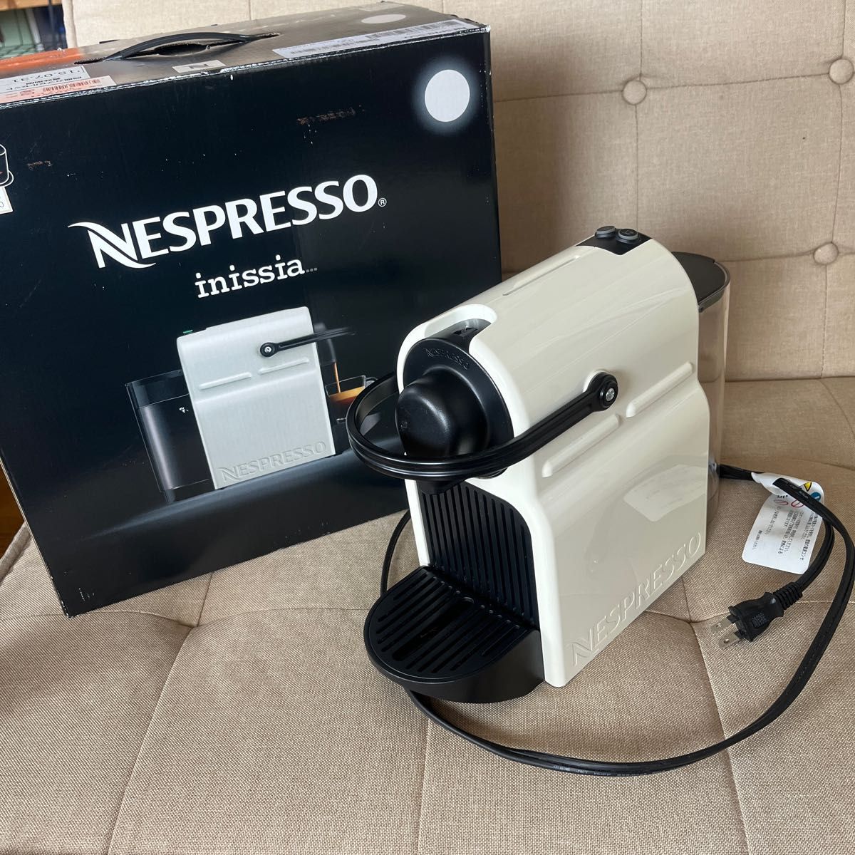 ネスプレッソ コーヒーメーカー イニッシア ホワイト C40WH