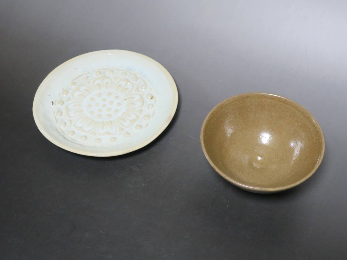 上神焼 茶碗 在印 鳥取県、赤膚焼 興福寺丸瓦 陽刻六寸皿 2点セット