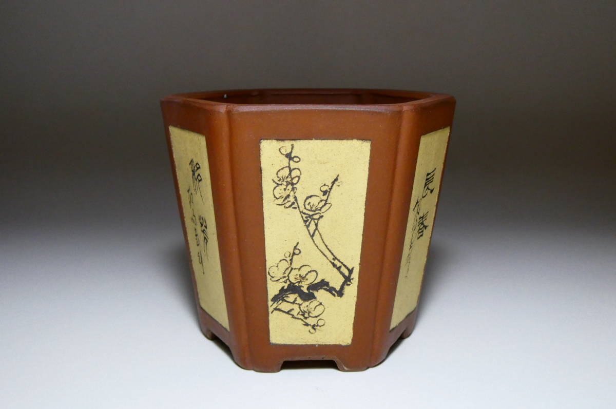 ▽中国鉢〈凸奎六方抽角花盆〉朱泥額入釘彫六角鉢〈亞芬〉8.3×7.2(H)cm