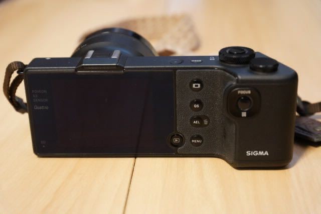 良品)SIGMA DP1 Quattro 本体+バッテリー1個+充電器+ストラップ