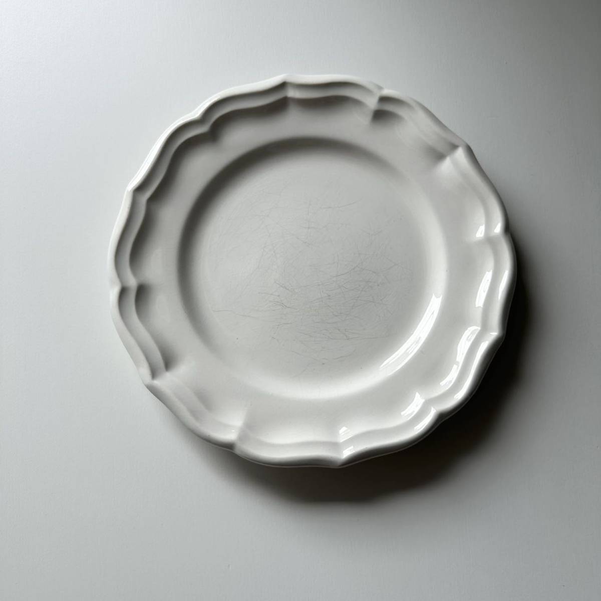 フランス アンティーク Gien ジアン / 白釉の花リムプレート 平皿 