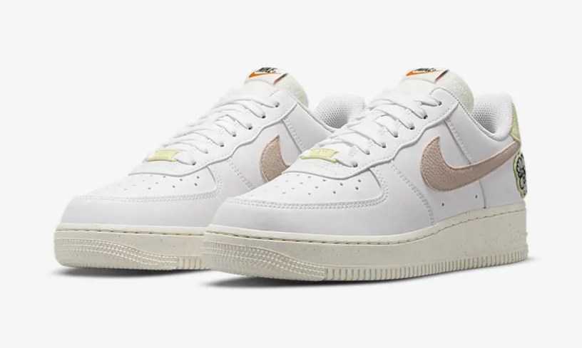 27.5㎝ ナイキ エア フォース 1 ロー 07 SE 白/ベージュ DJ6377-100 NIKE WMNS AIR FORCE 1 07 SE ウィメンズ_画像1