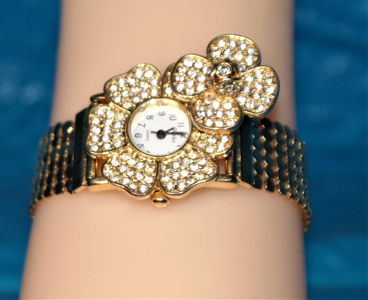 ガラス博物館で購入・ゴールド色・CZ細工・ブレスレット・腕時計・花の形・蓋を閉じてブレスレット・開いて腕時計に・キラキラですの画像9