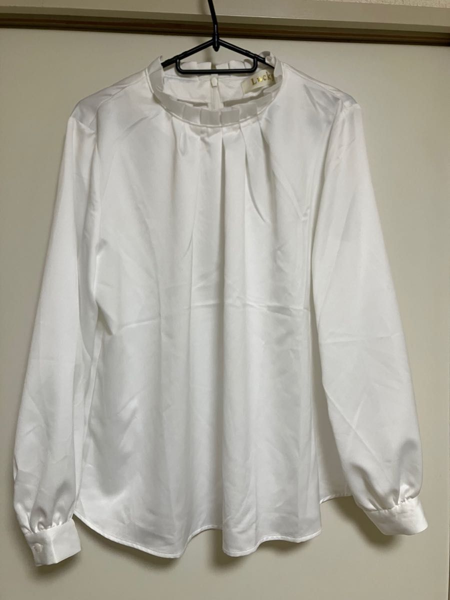 新品　白色ハイネックOL長袖シャツ　光沢ある白色トップス　サイズ40