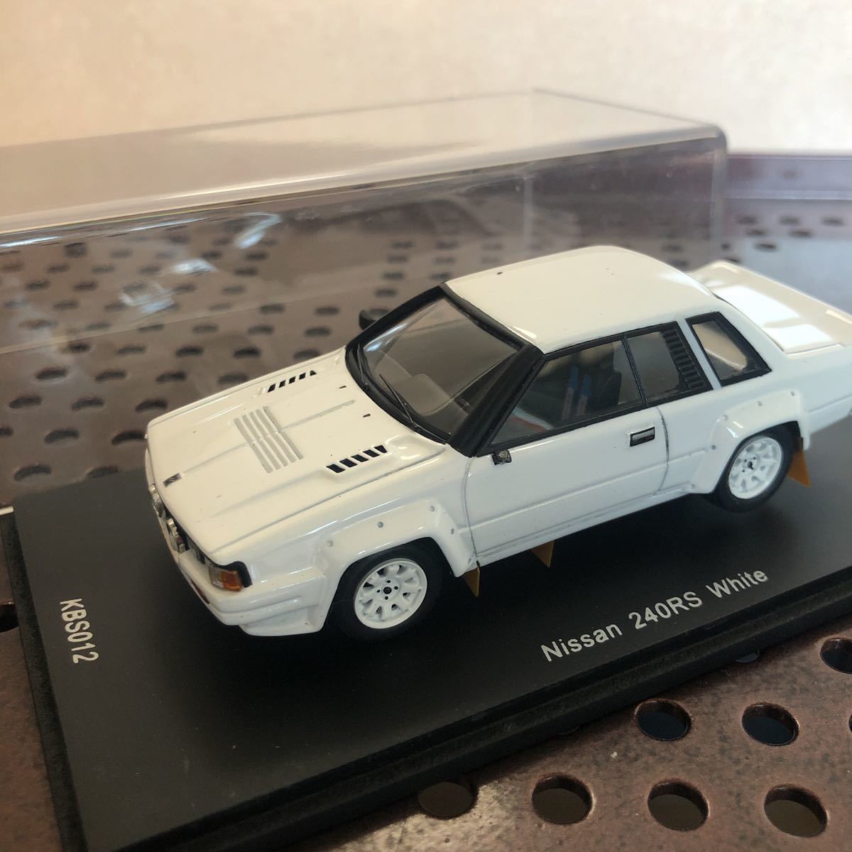 330 NISSAN 240RS 1/43 ニッサン 240RS ホワイト KBS012 ラリー仕様 S110 シルビア ガゼール系 ダットサン 旧車 ヴィンテージカー ミニカー_画像1