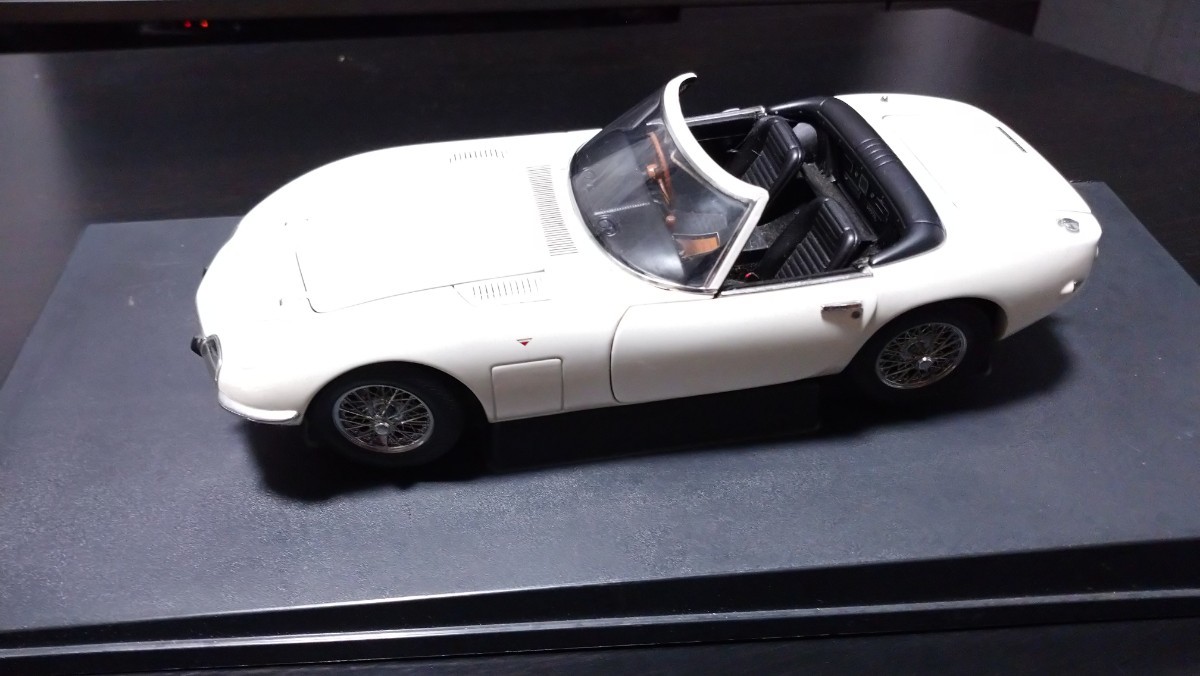 絶版)オートアート Autoart トヨタ 2000GT ボンドカー 1/18-