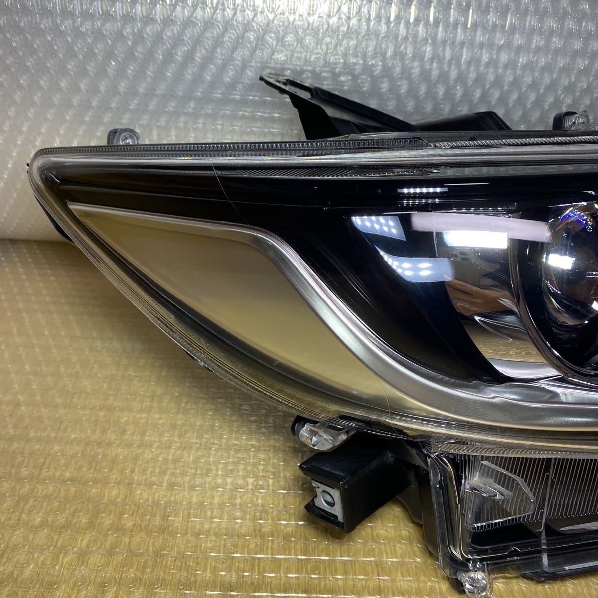 ☆ 美品 TOYOTA 純正 アリオン プレミオ ZRT260 後期 ヘッドライト 右