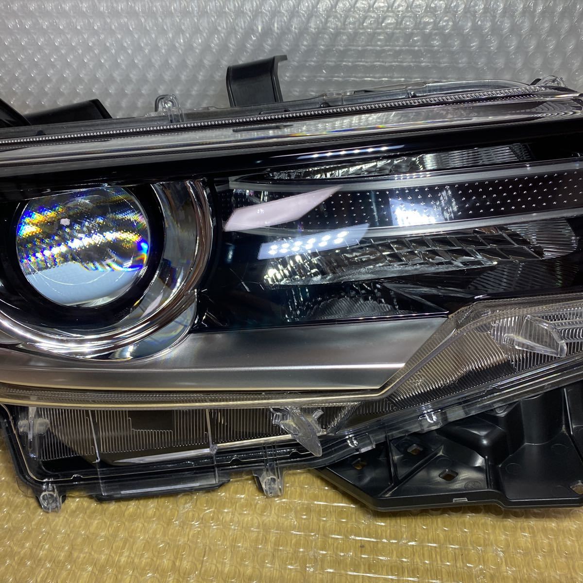 ☆ 美品 TOYOTA 純正 アリオン プレミオ ZRT260 後期 ヘッドライト 右