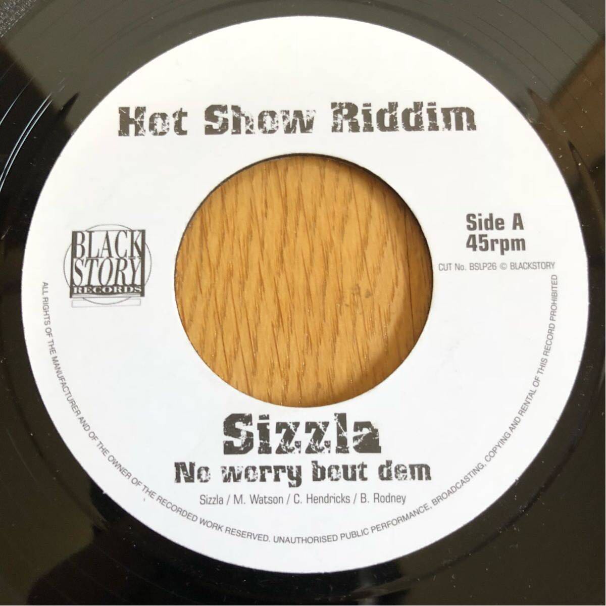 送料込み★人気曲!! Hot Show Riddim 2枚セット★Blackout J.A ft.Marley Dee Sizzla★_画像3