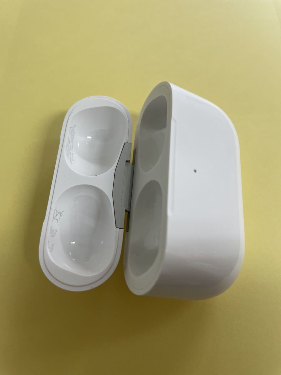 管理670 アップルAirPods pro ワイヤレス充電器　エアーポッズ充電ケース　純正品_画像2