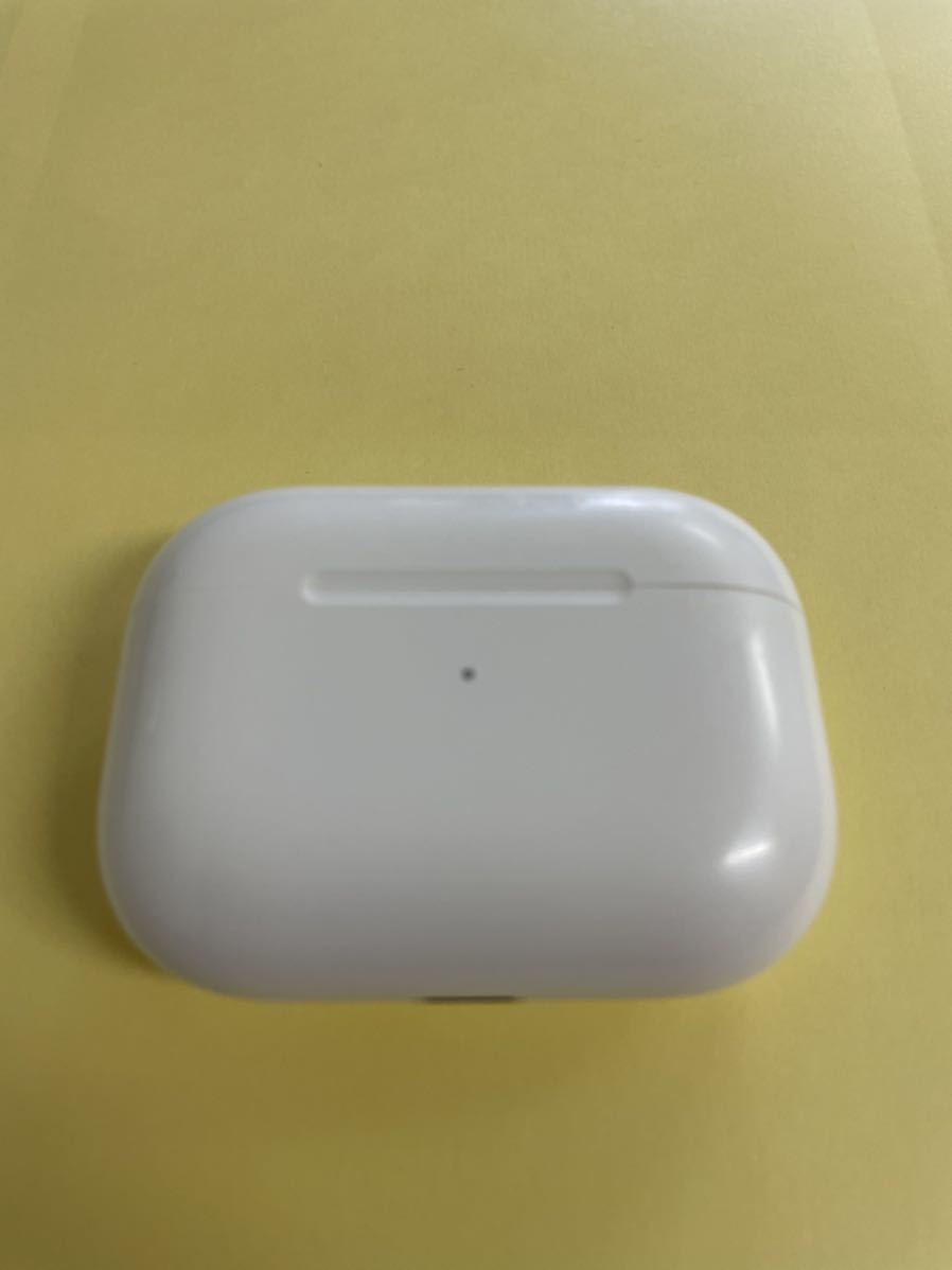 管理670 アップルAirPods pro ワイヤレス充電器　エアーポッズ充電ケース　純正品_画像1