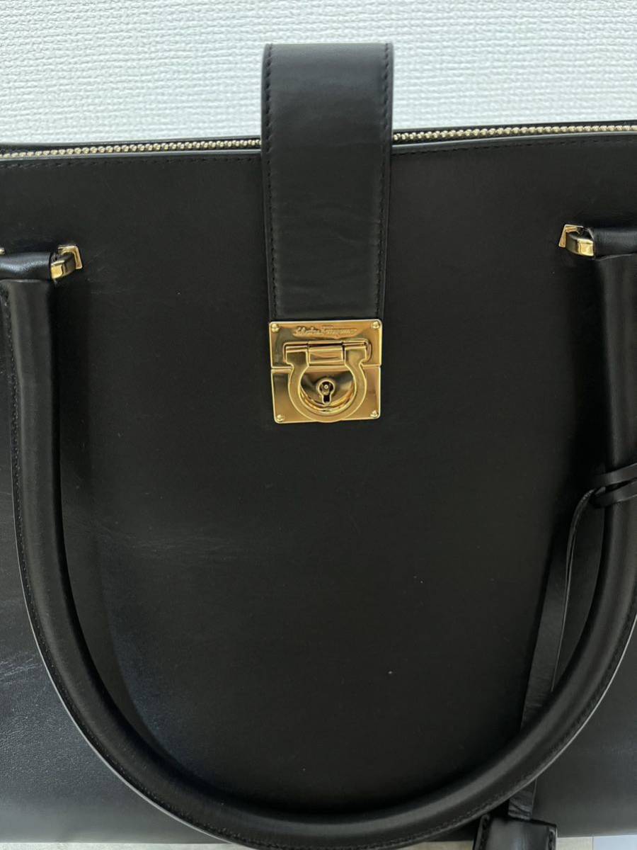 Salvatore Ferragamoジュリエット ハンドバッグ ガンチーニ | inmano