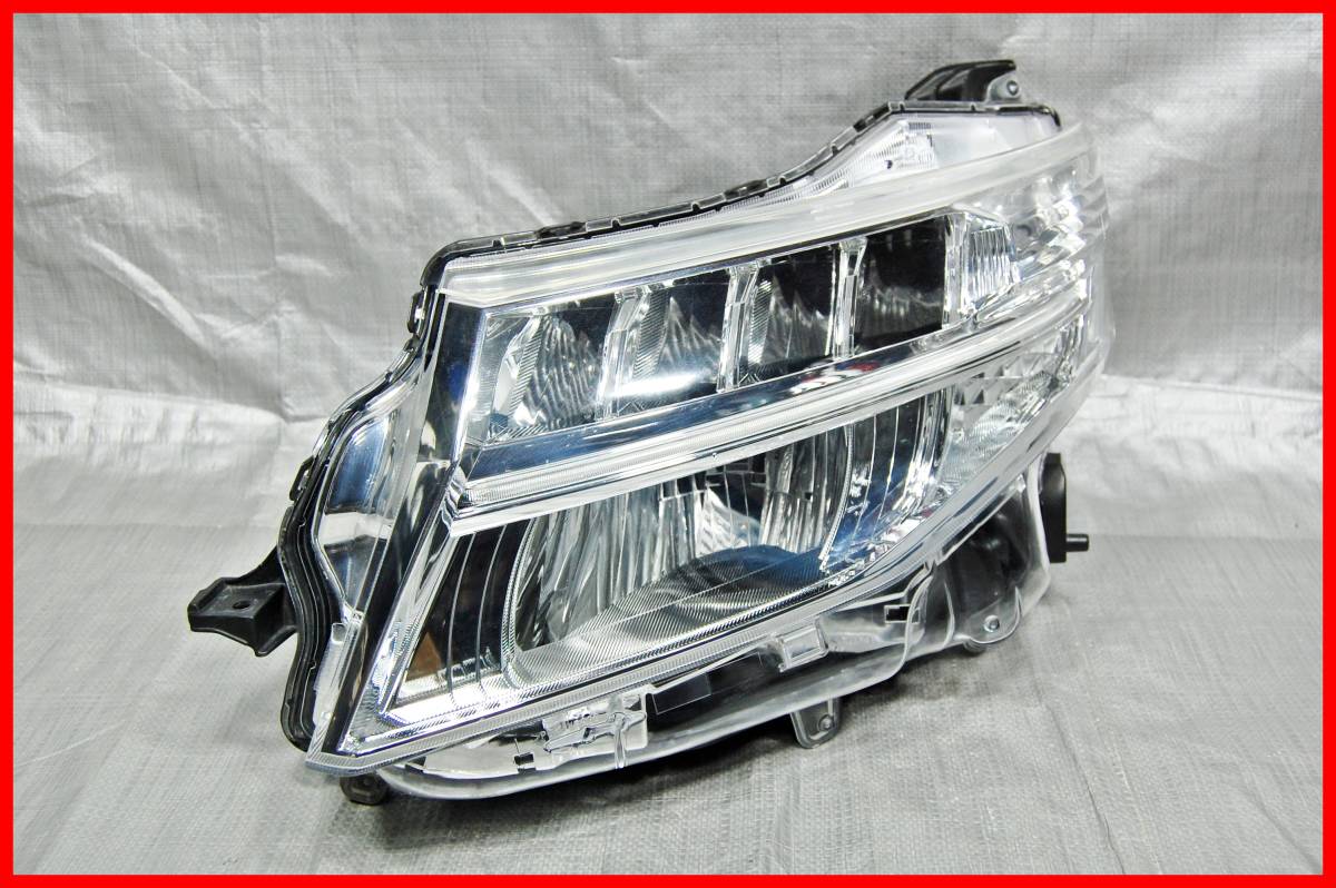 32268 □M900A/M910A ルーミー 前期 純正 ヘッドライト 左 STANLEY W3918