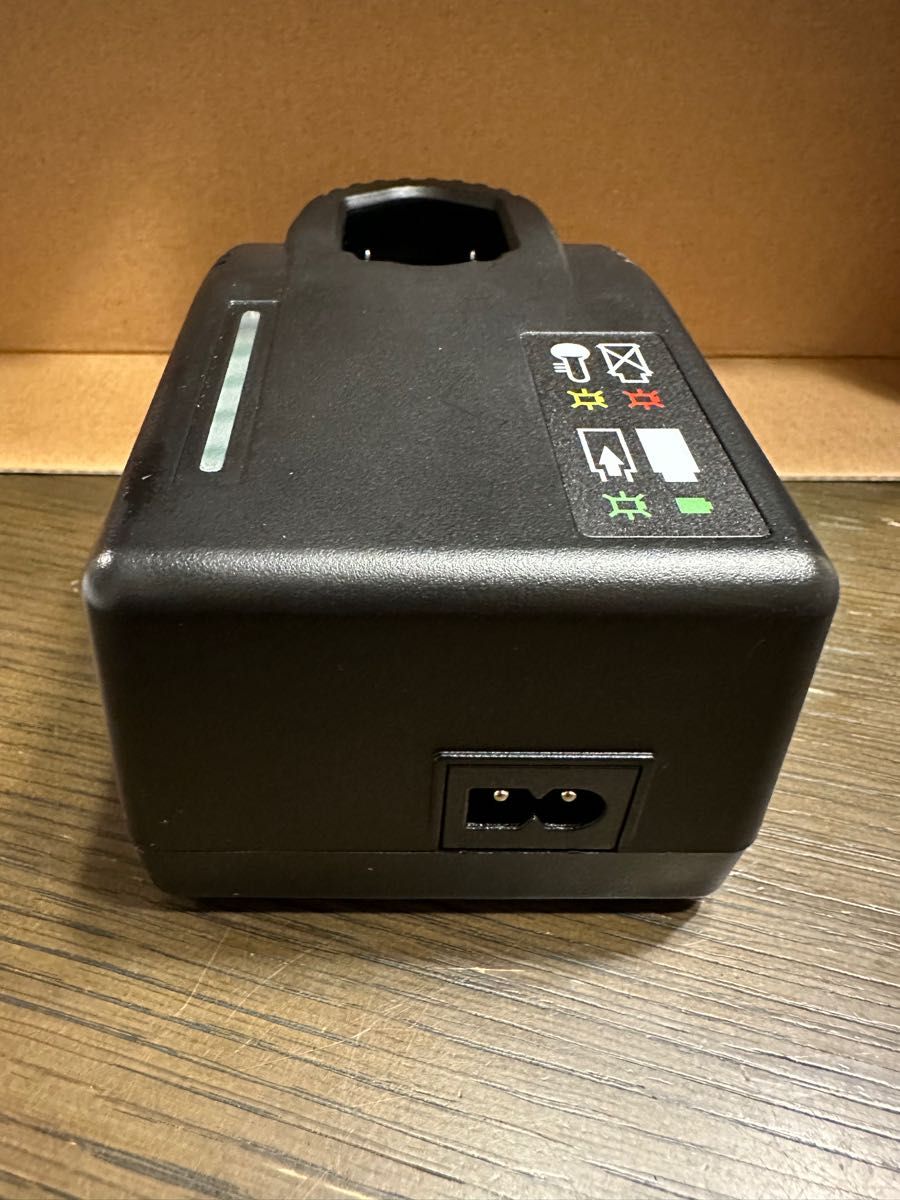 新品 Snap-on スナップオン14 4Vバッテリー充電器 CTC772A 新品 Snap-on スナップオン14 4Vバッテリー充電器 CTC772A