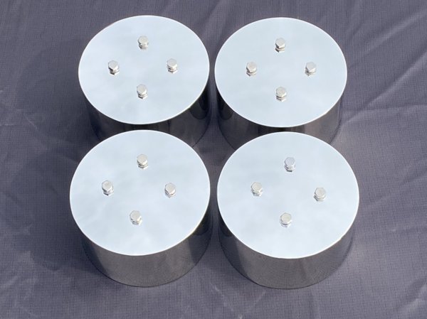 ■ 新品： 07クオン 8穴 大型用22.5 リヤ取付ブラケット金具&センターキャップ 1デフ駆動＋ひきずり ハブカバー 【O-80，U-81 82】
