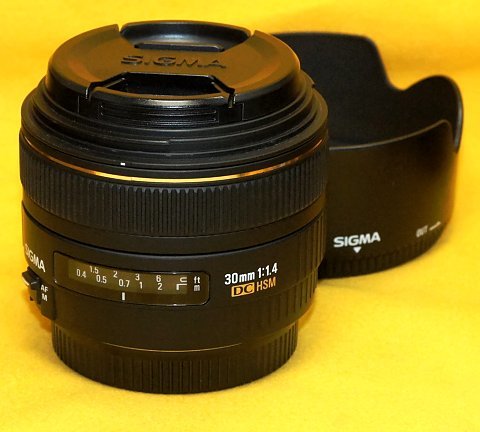 ★一発即決★SIGMA製 AF 30mm F1.4 EX DC HSM★おまけ付★キャノン EOS EF-S用★高画質な単焦点レンズ★デジタル一眼レフ★_多少(結構)使用感ございます。