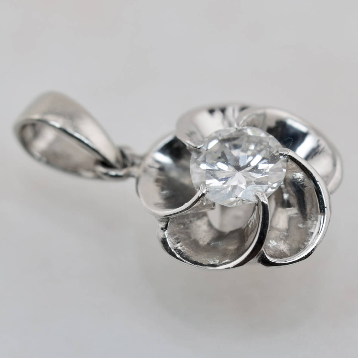 加工有り Pt ひねり梅 ダイヤモンド 0.23ct ペンダントトップ Pt900
