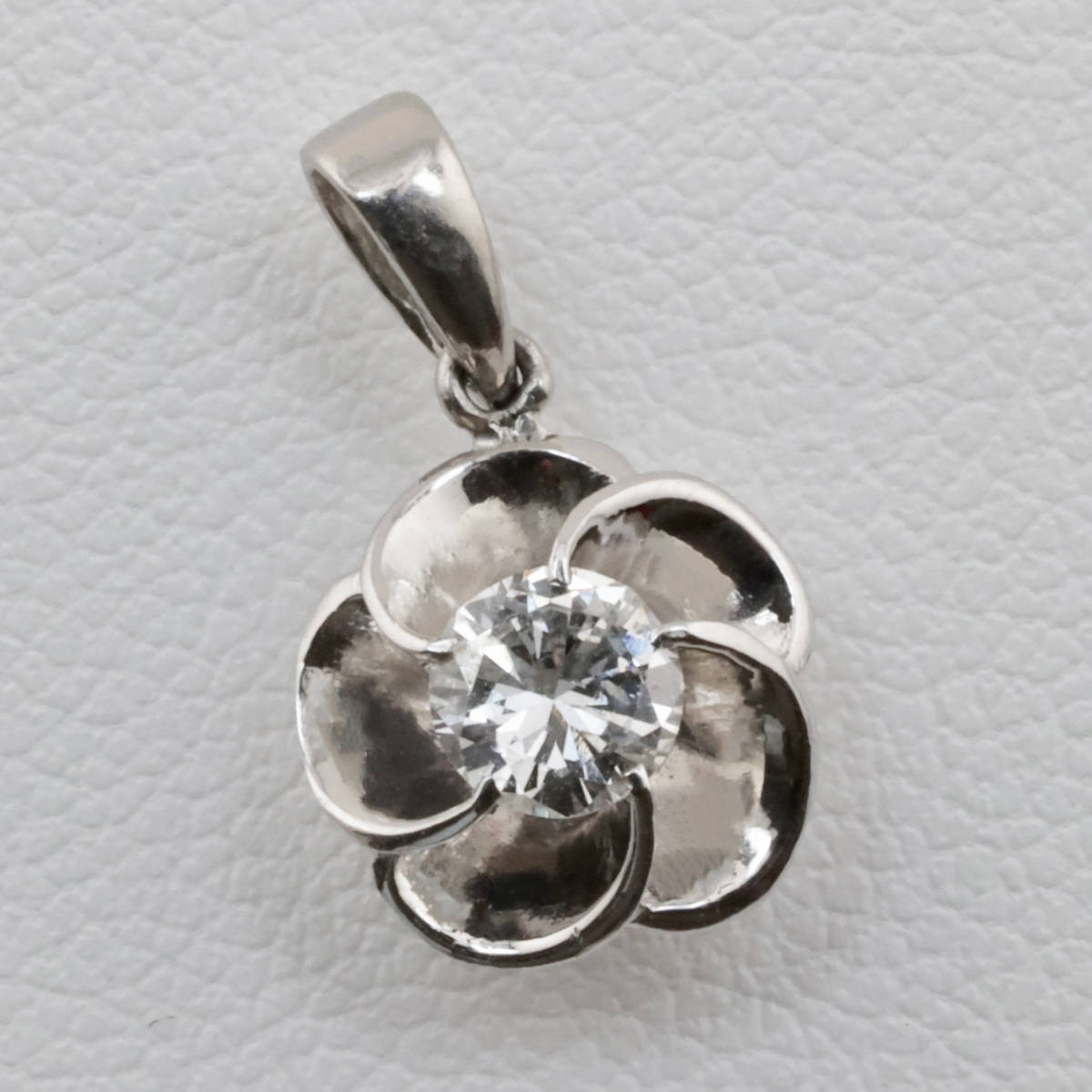 加工有り Pt ひねり梅 ダイヤモンド 0.23ct ペンダントトップ Pt900