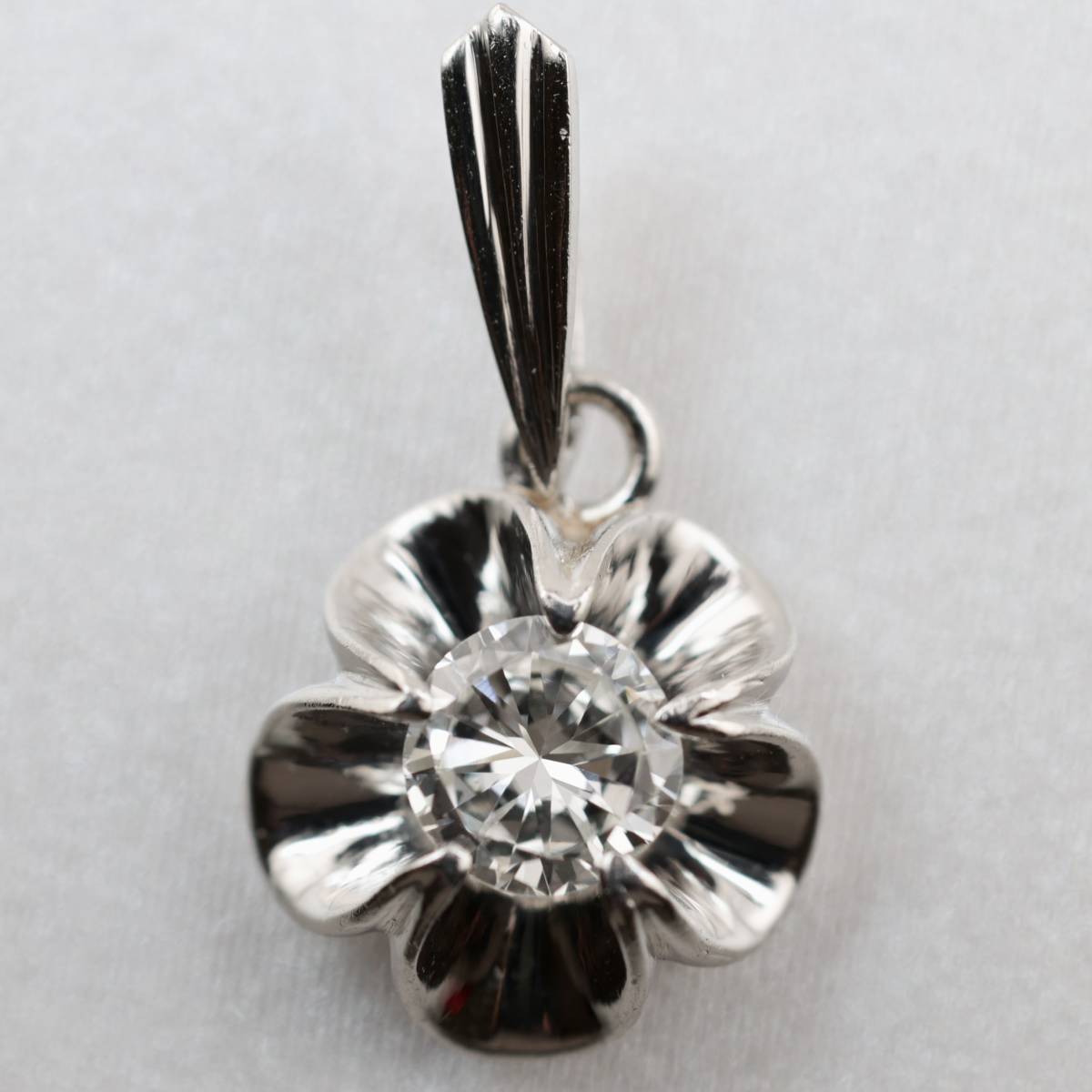 Pt ダイヤモンド 0.35ct 梅爪 梅 ペンダントトップ 梅留 | salud