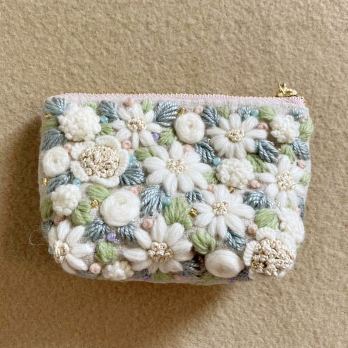 [470] 手刺繍 ミニポーチ 小物入れ お花 ハンドメイド リネン ビーズ_画像2