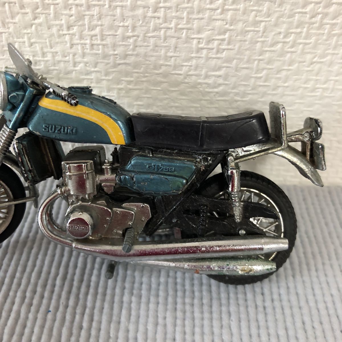  Suzuki GT750 мотоцикл миниатюра retro сплав 