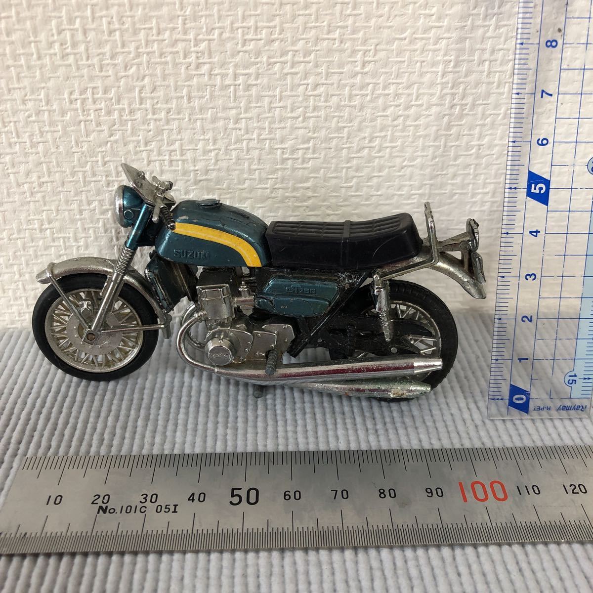  Suzuki GT750 мотоцикл миниатюра retro сплав 