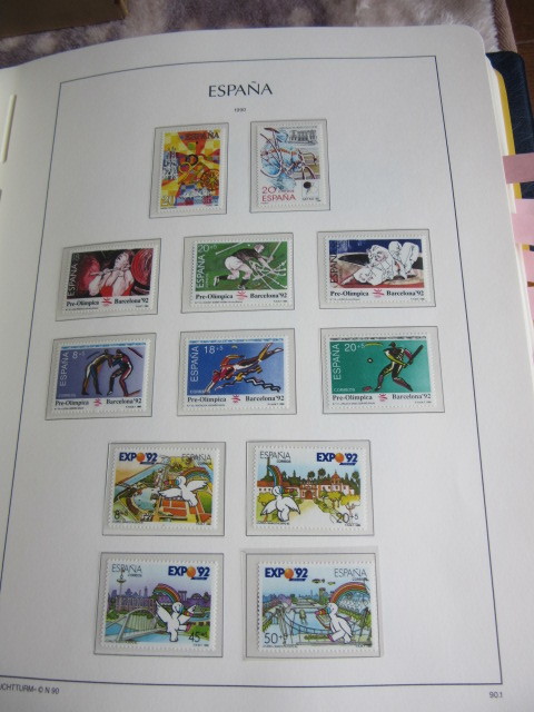 スペイン発行の切手を収納した大型アルバム　1990〜1999年　約73リーフ　未使用中心_画像2