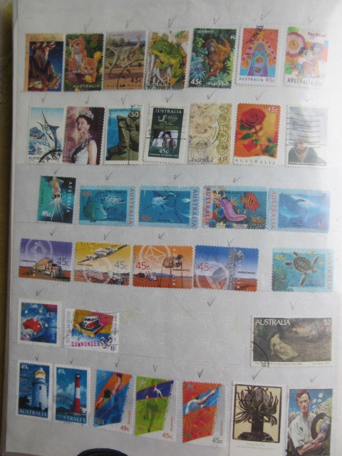[ Australia issue stamp used .. one part unused . mixing f] paper . hinge sticking 6 sheets 
